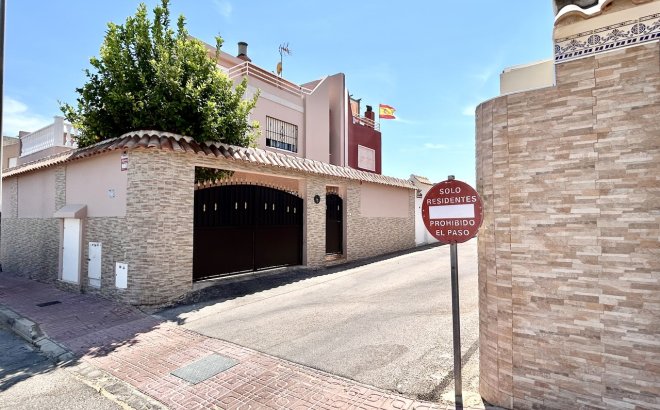 Resale - Town House -
Los Altos - Costa Blanca