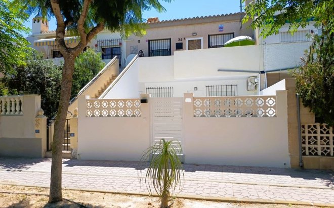 Resale - Bungalow -
Orihuela Costa - Costa Blanca