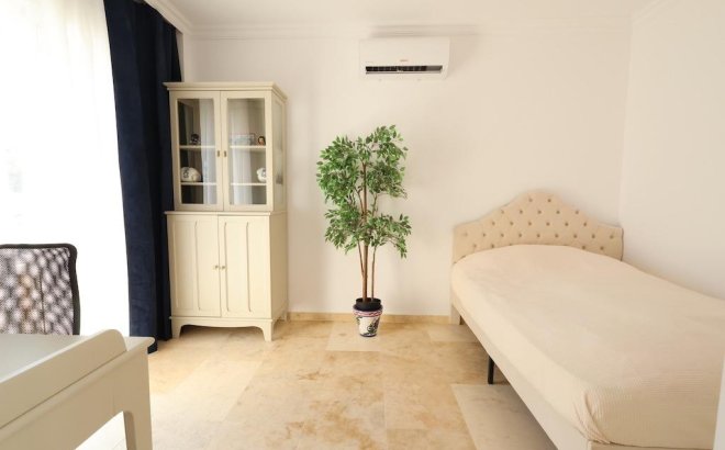Resale - Villa -
Orihuela Costa - Costa Blanca