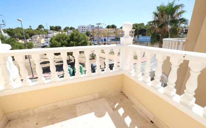 Resale - Villa -
Orihuela Costa - Costa Blanca