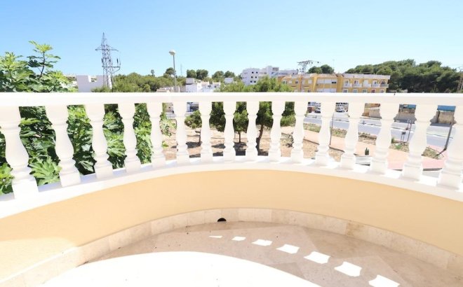 Resale - Villa -
Orihuela Costa - Costa Blanca