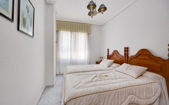 Resale - Apartment -
Torrevieja - Antonio Machado