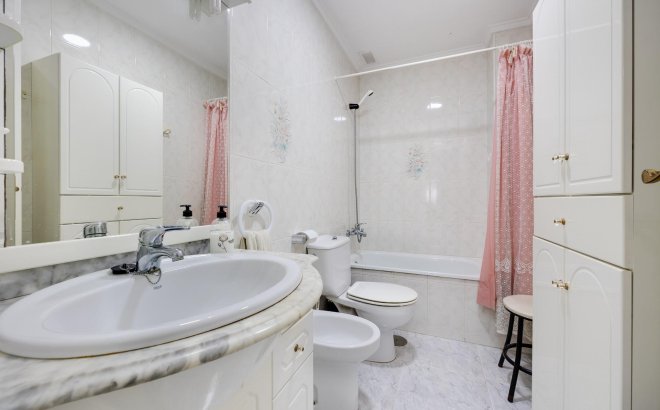 Resale - Apartment -
Torrevieja - Antonio Machado