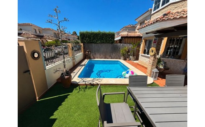 Resale - Villa -
El Raso - Costa Blanca