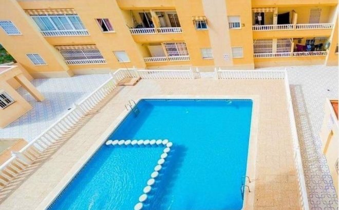 Resale - Apartment -
Torrevieja - Centro