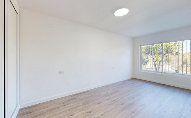 Resale - Bungalow -
Orihuela Costa - Villamartín