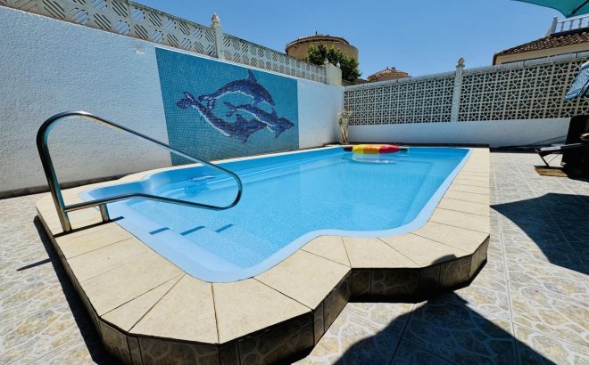 Resale - Villa -
Torrevieja - La Siesta - El Salado - Torreta