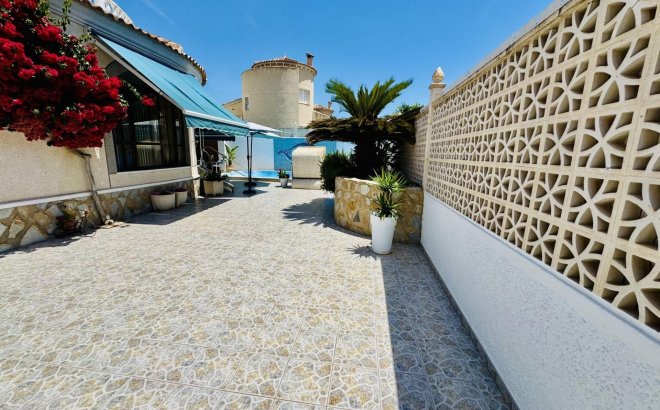 Resale - Villa -
Torrevieja - La Siesta - El Salado - Torreta