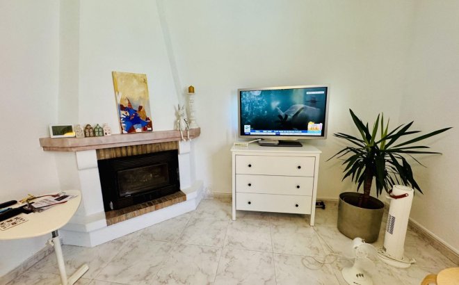 Resale - Villa -
Torrevieja - La Siesta - El Salado - Torreta
