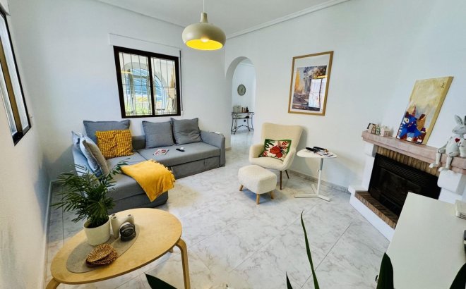 Resale - Villa -
Torrevieja - La Siesta - El Salado - Torreta