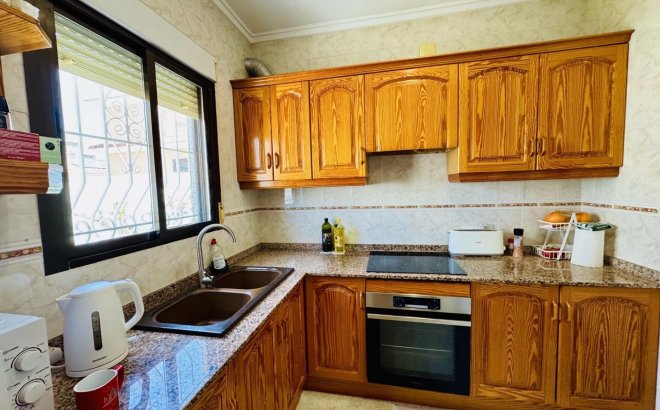 Resale - Villa -
Torrevieja - La Siesta - El Salado - Torreta