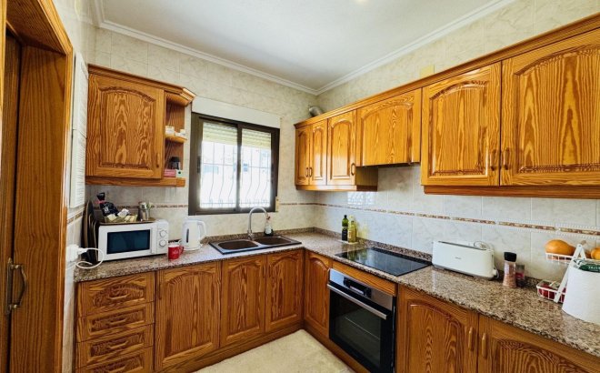 Resale - Villa -
Torrevieja - La Siesta - El Salado - Torreta
