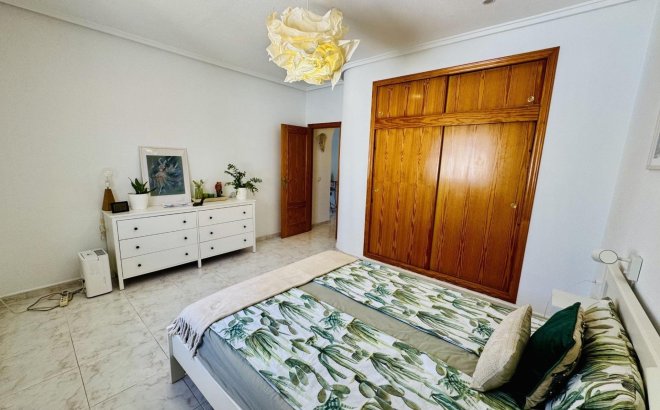 Resale - Villa -
Torrevieja - La Siesta - El Salado - Torreta