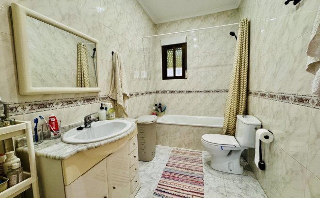 Resale - Villa -
Torrevieja - La Siesta - El Salado - Torreta