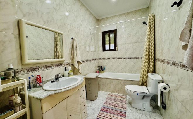 Resale - Villa -
Torrevieja - La Siesta - El Salado - Torreta