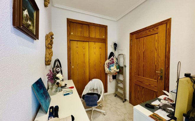 Resale - Villa -
Torrevieja - La Siesta - El Salado - Torreta