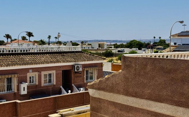 Resale - Villa -
Torrevieja - La Siesta - El Salado - Torreta
