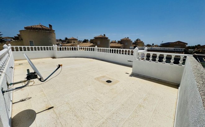 Resale - Villa -
Torrevieja - La Siesta - El Salado - Torreta