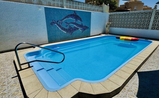 Resale - Villa -
Torrevieja - La Siesta - El Salado - Torreta