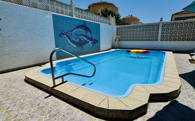 Resale - Villa -
Torrevieja - La Siesta - El Salado - Torreta