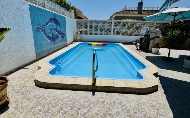 Resale - Villa -
Torrevieja - La Siesta - El Salado - Torreta