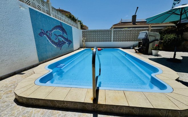 Resale - Villa -
Torrevieja - La Siesta - El Salado - Torreta