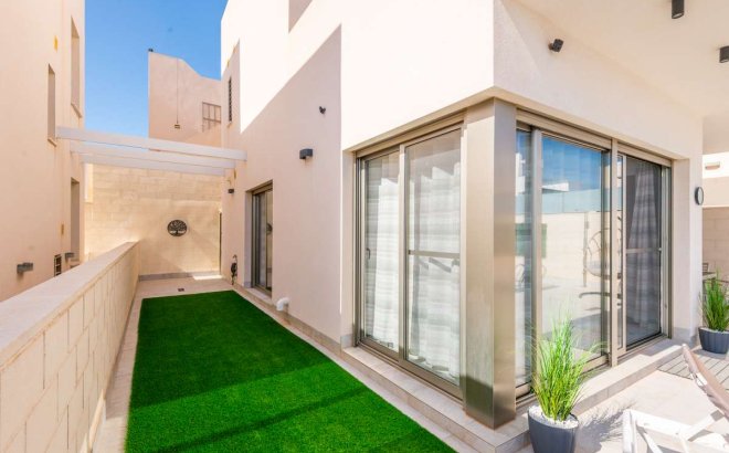 Resale - Villa -
Orihuela Costa - Costa Blanca