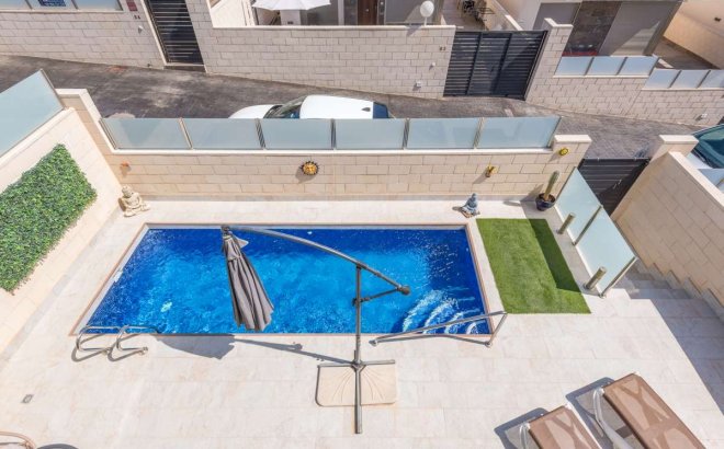 Resale - Villa -
Orihuela Costa - Costa Blanca