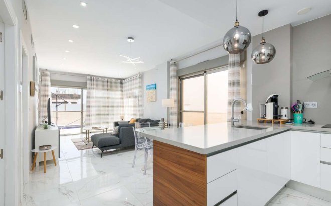 Resale - Villa -
Orihuela Costa - Costa Blanca