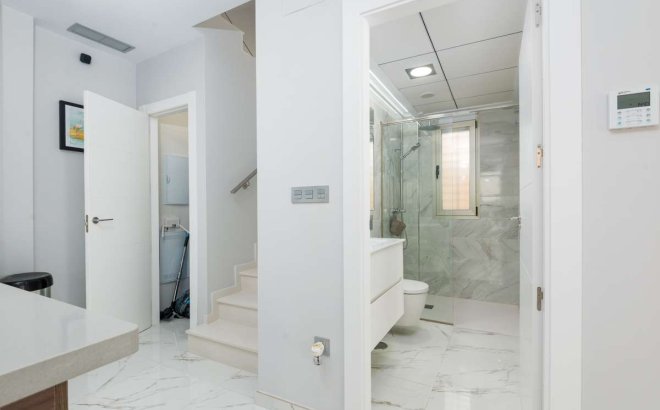 Resale - Villa -
Orihuela Costa - Costa Blanca