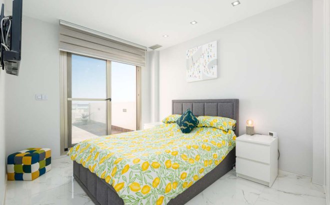 Resale - Villa -
Orihuela Costa - Costa Blanca