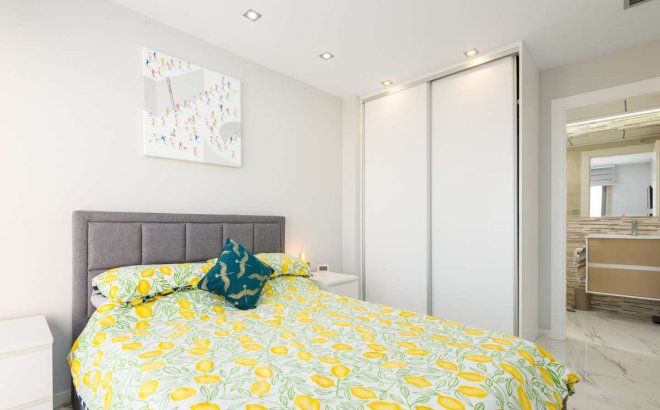 Resale - Villa -
Orihuela Costa - Costa Blanca