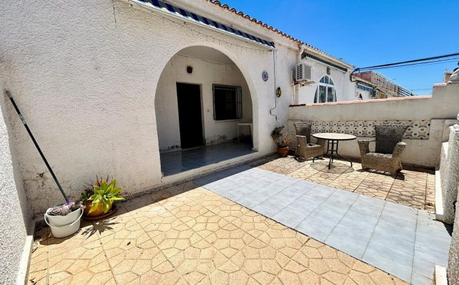 Resale - Bungalow -
Torrevieja - Costa Blanca