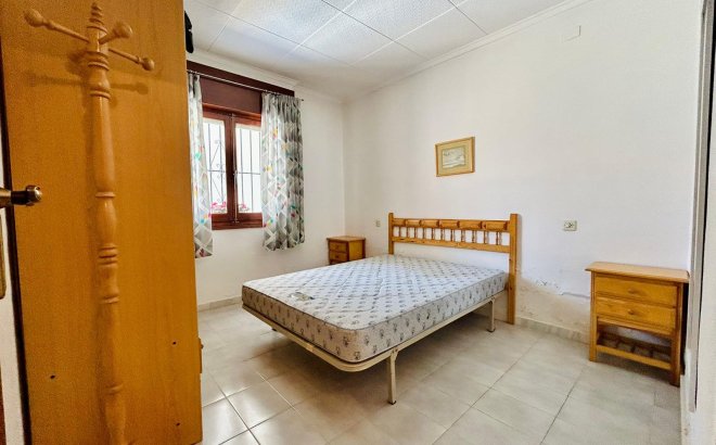 Resale - Bungalow -
Torrevieja - Costa Blanca