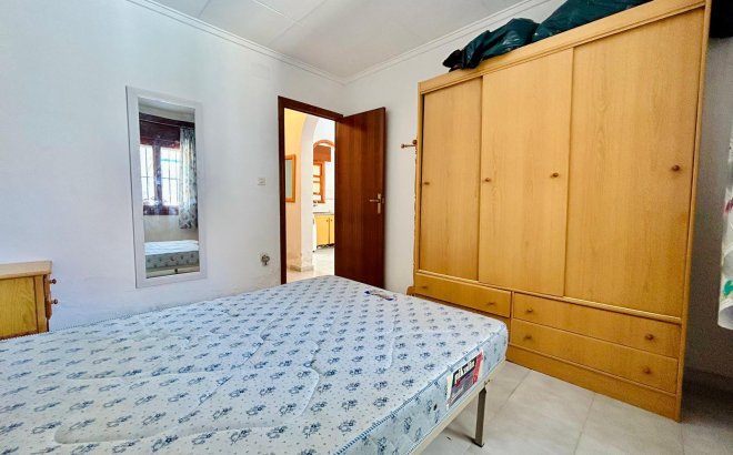 Resale - Bungalow -
Torrevieja - Costa Blanca