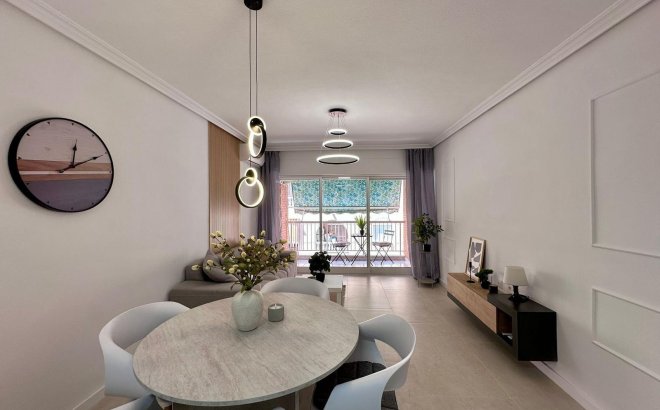 Resale - Apartment -
Torrevieja - Habaneras