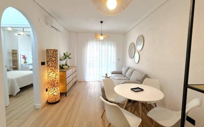 Resale - Apartment -
Torrevieja - Costa Blanca