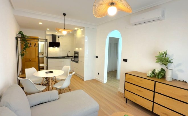 Resale - Apartment -
Torrevieja - Costa Blanca