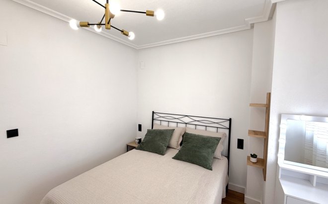 Resale - Apartment -
Torrevieja - Costa Blanca