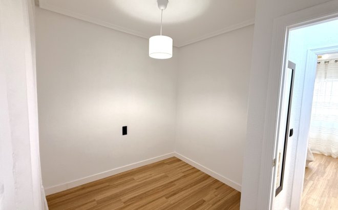 Resale - Apartment -
Torrevieja - Costa Blanca