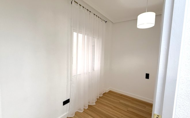 Resale - Apartment -
Torrevieja - Costa Blanca