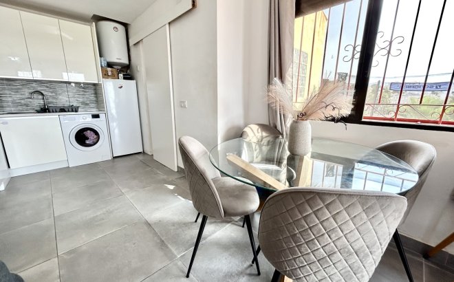 Resale - Villa -
Villamartin - Costa Blanca
