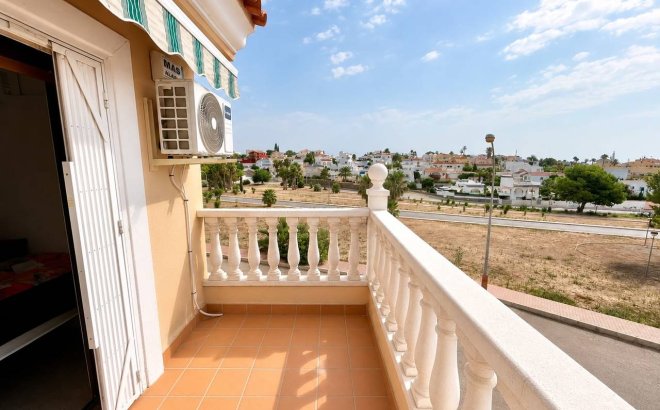 Resale - Villa -
Villamartin - Costa Blanca