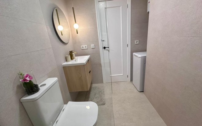 Herverkoop - Appartement -
Torrevieja - Estacion De Autobuses