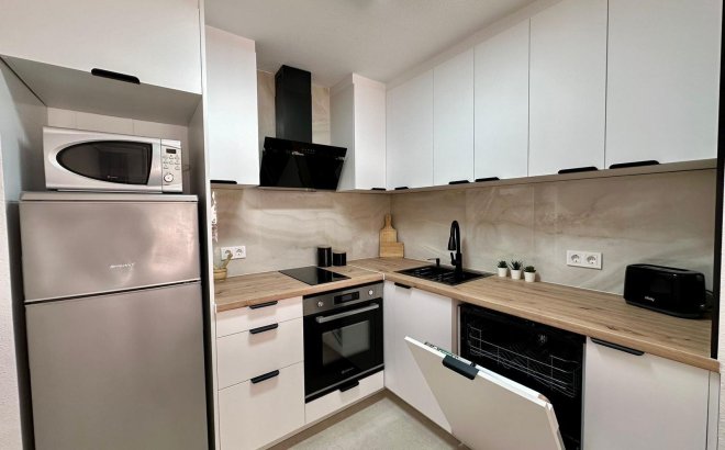 Herverkoop - Appartement -
Torrevieja - Estacion De Autobuses