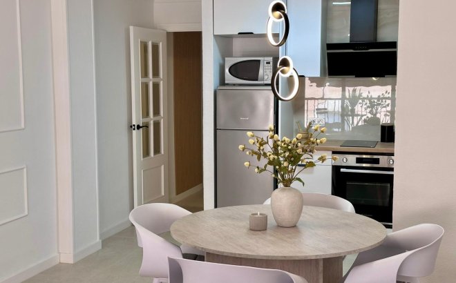 Herverkoop - Appartement -
Torrevieja - Estacion De Autobuses