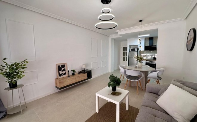 Herverkoop - Appartement -
Torrevieja - Estacion De Autobuses