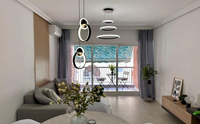 Herverkoop - Appartement -
Torrevieja - Estacion De Autobuses