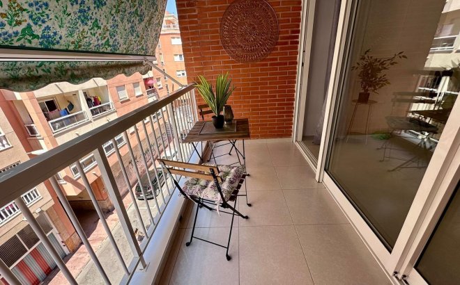 Herverkoop - Appartement -
Torrevieja - Estacion De Autobuses