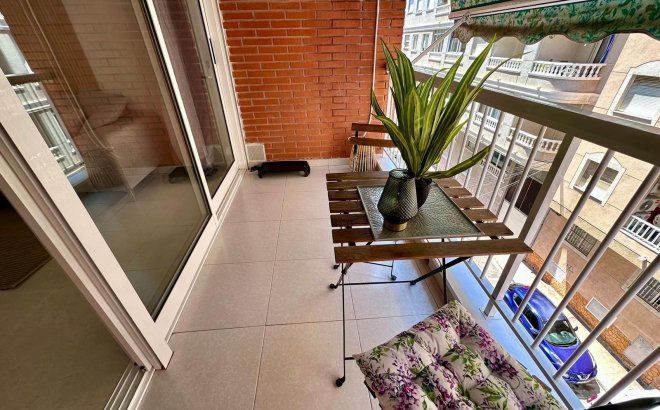 Herverkoop - Appartement -
Torrevieja - Estacion De Autobuses
